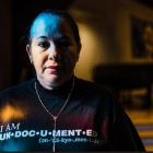 Edith Espinal de 42 años pasa sus días orando y leyendo en una iglesia menonita en Columbus.