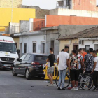 La Policía Nacional y la Unidad Militar de Emergencias  UME  desarrollan desde esta manana una operacion en una vivienda de Dos Hermanas  Sevilla,  donde se han encontrado restos humanos enterrados en hormigón.