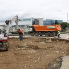 Las obras, que comenzaron ayer, mejorarán el acceso al polígono de Camponaraya.