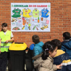 Escolares de La Virgen del Camino en una reciente campaña de difusión sobre el reciclaje. DL