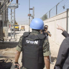 Observadores de la ONU inspeccionan una central eléctrica en Damasco.