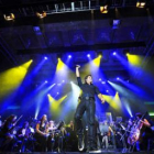 Izquierda, imagen de la gira de la Queen Symphonic Rhapsody; y a la derecha, David Summers y Rafael