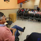 Un momento de la reunión informativa mantenida ayer con el equipo tras el entrenamiento