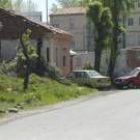 Una de las calles aledañas a la zona de La Veguilla, donde están instalados los gitanos de Garapatís