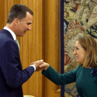 El rey Felipe recibe a la nueva presidenta de la Mesa del Congreso, Ana Pastor, en la Zarzuela.