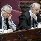 Garzón, junto a su abogado Gonzalo Martínez-Fresneda.
