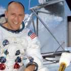 El astronauta Alan Bean, el cuarto hombre en pisar la luna.