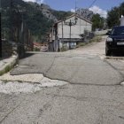 El agua provocó el hundimiento del asfalto en algunas calles. CAMPOS