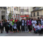 Los participantes en la marcha salieron de la plaza Mayor de Bembibre. m.á.c.
