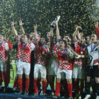 La selección autonómica de aficionados celebra el título.