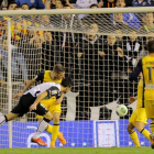 Postiga firma el empate en el encuentro de ida de los octavos de final de la Copa del Rey disputado en Mestalla.