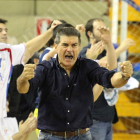 La emotividad de que hace gala Manolo Cadenas en cada partido se acaba contagiando a todos sus jugadores.