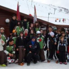 Javier Alonso junto a los participantes en el Comarcal de esquí alpino