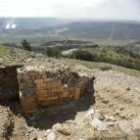 Los restos del castillo de Alba se encuentran próximos a una cantera de caliza