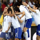 Los coreanos celebran su segundo gol.