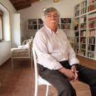 Álvarez, en la panadería que ahora es biblioteca. B. MORENO