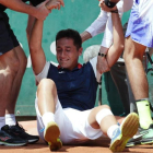 Almagro llora desesperado en la pista, ayer tras lesionarse.