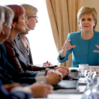 La ministra principal de Escocia, Nicola Sturgeon, este sábado en una reunión de emergencia con su Gobierno.