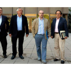 Alfredo Prada, Ángel Suárez, Iván Donoso y Luis Aznar, ayer a las puertas del ministerio.