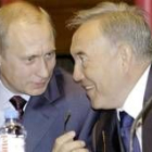 Putin, durante su reunión celebrada ayer con el líder de Kazajistán