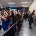 Cientos de jóvenes se hacen un selfi con Hillary Clinto, en un acto en Orlando.