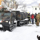 Miembros del Ejército italiano llegan con víveres a Campotosto, el 19 de enero.