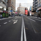 La Gran Vía a la altura de la Plaza de Callao, vacía.