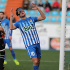 Juanto se lamenta de una ocasión fallada por la Deportiva ante el Lealtad en un lance del encuentro disputado en El Toralín. L. DE LA MATA