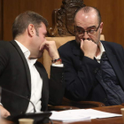 Iván Alonso y Marco Morala, ayer, en el pleno del Ayuntamiento de Ponferrada. L. DE LA MATA