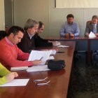 Primera reunión de la comisión, con el alcalde y el concejal de transporte al frente.