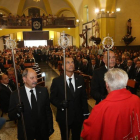 Marne, en el centro, ya con la vara de abad