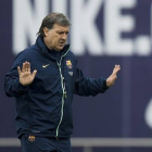 Martino, en un entrenamiento del Barça.