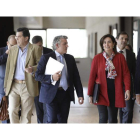 La consejera de Cultura María Josefa García Cirac junto a su equipo, llega al Parlamento. NACHO GALLEGO