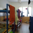 Un dormitorio para internos en el CIE de la Zona Franca, este lunes.