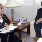 Isabel Carrasco y Antonio Silván, en un momento de la reunión de ayer en Valladolid