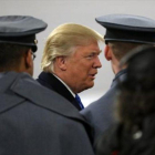 Trump, con cadetes de una academia militar en Baltimore.
