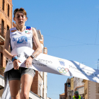 Noelia Sabugo en el momento de cruzar la línea de meta. BENJAMÍN REDONDO