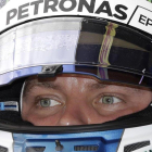El finlandés Valtteri Bottas, dentro de su impresionante y veloz Mercedes.