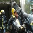 Los bomberos sofocaron el incendio situado en la plaza de Cervantes