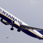 Un avión de Ryanair en una imagen de archivo.  /