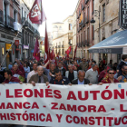 El homenaje a los héroes del 24 de abril ante los franceses recorrió las calles del centro.