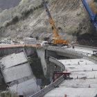 Imagen reciente del viaducto del Castro que se vino abajo en la A-6 por dos veces. L. DE LA MATA