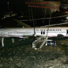 El avión de US Airways es rescatado del río Hudson en Nueva York