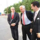 Manuel García Prada, José Luis Concepción y Juan Carlos Suárez-Quiñones, a la entrada de los juzgado