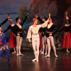 Un instante en la puesta en escena, ayer, de ‘El lago de los cisnes’, ante un Auditorio repleto.