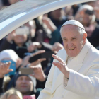 El sumo pontífice pide difundir la misericordia de Dios a todos.
