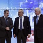 Gilpérez, Calvo-Sotelo y Gilolmo en la presentación. J. CARLOS HIDALGO