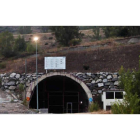 Foto del exterior en el punto de acceso a la galería de Folledo, en un paraje próximo a esta localidad de la montaña leonesa. RAMIRO