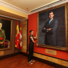 El retrato de Felipe VI ya ocupa el lugar de privilegio del establecimiento.