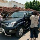 Reporteros gráficos graban imágenes de la salida de Marbella Julian Muñoz en un coche custodiado